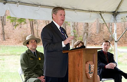 Senator Johnny Isakson addresses on lookers the Kenneaw Mountain Hensley Reception