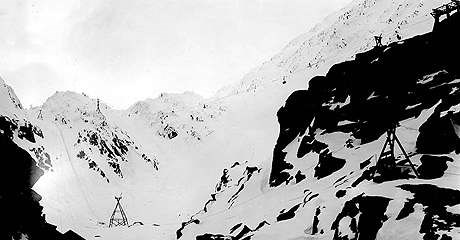 Black and white photo of a snowy mountain cul-de-sac