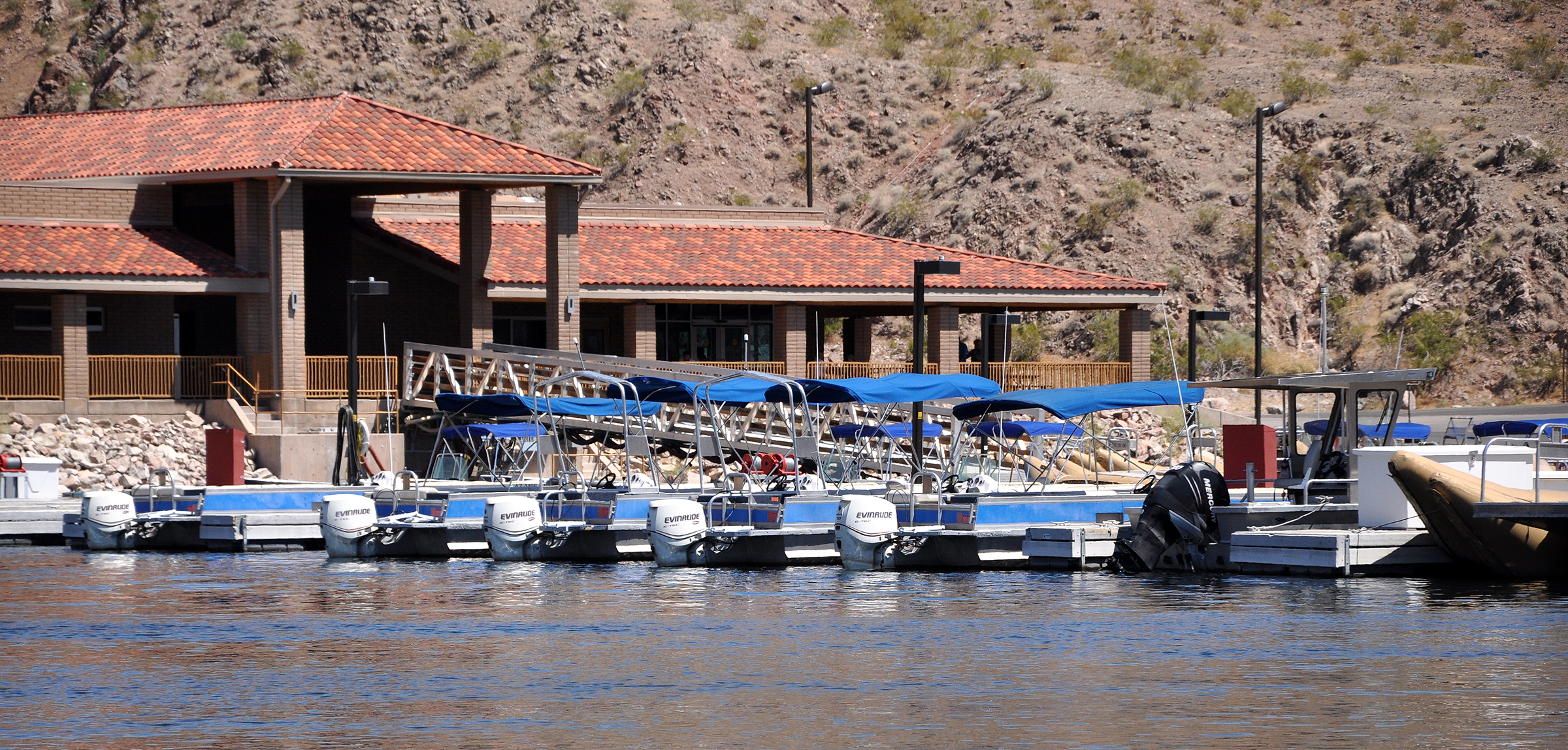 Willow Beach store and boats for rent