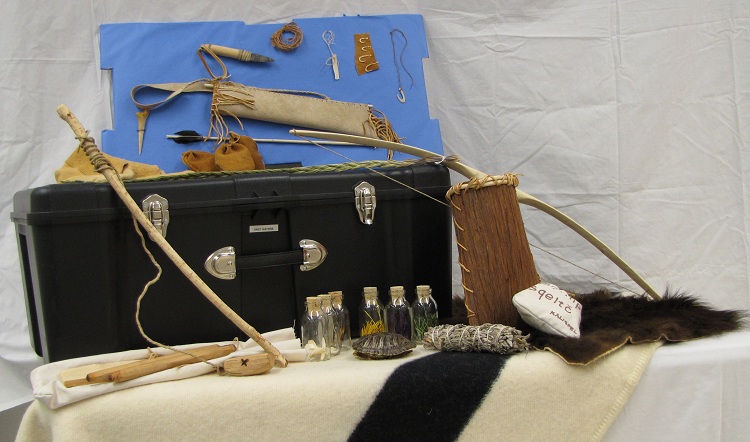 American Indians of the Fur Trade Trunk American Indians of the Fur Trade Trunk