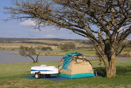 Spioenkop campsite tent and trailer at campsite with Spioenkop Lake in the background