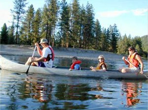 Family canoeing on Lake Roosevelt