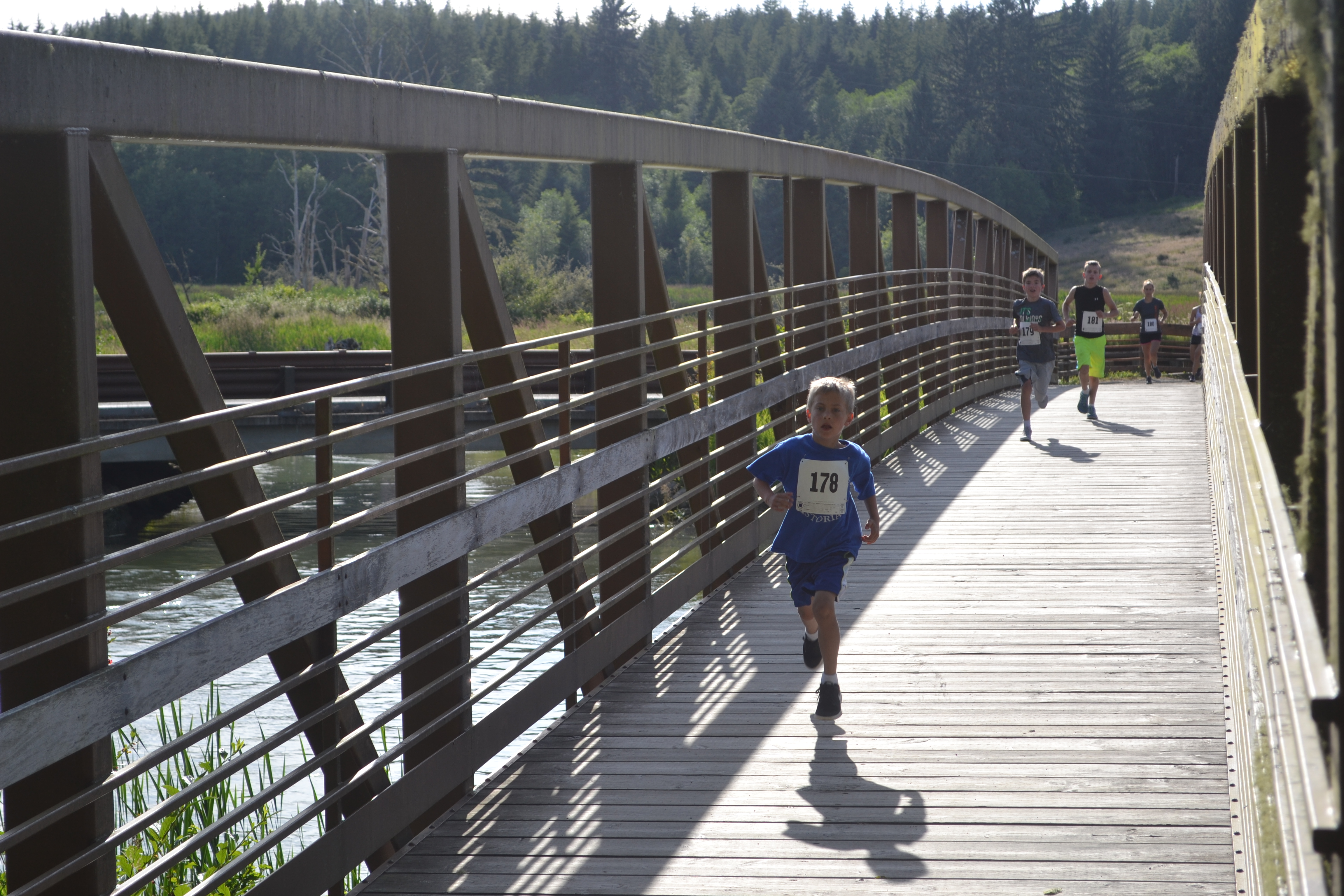 Runners crossing bridge Runners crossing bridge