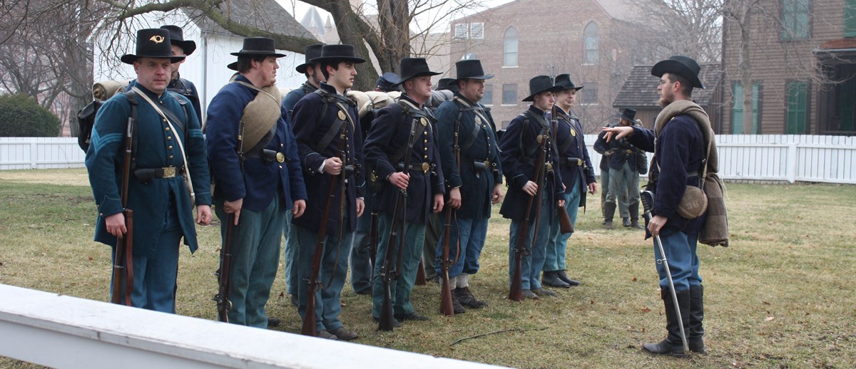 Modern reenactors dressed as Union soldiers