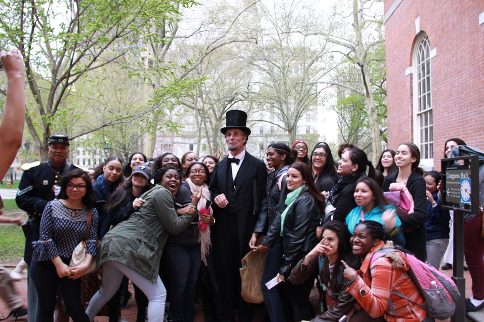 Journey-Home-Lincoln-with-students-in-Philadelphia-Pennsylvania