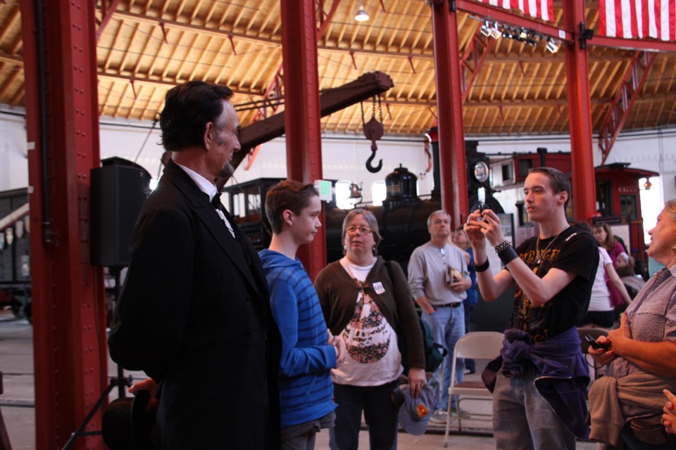 Journey-Home-Lincoln-with-visitors-at-the-B&O-Railroad-Museum-in-Baltimore-MD