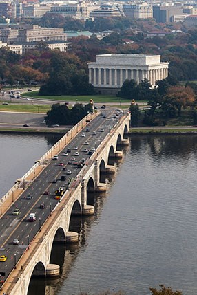 bridge with arches below runs from bottom left of screen to lincoln memorial in distance at center