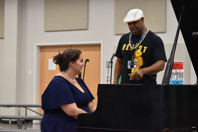 Artist-in-residence Bruce &quot;Sunpie&quot; Barnes, musician and former National Park Service ranger, conducts a master class with Delta State students