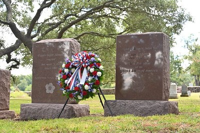 Lyndon and Lady Bird's gravestones