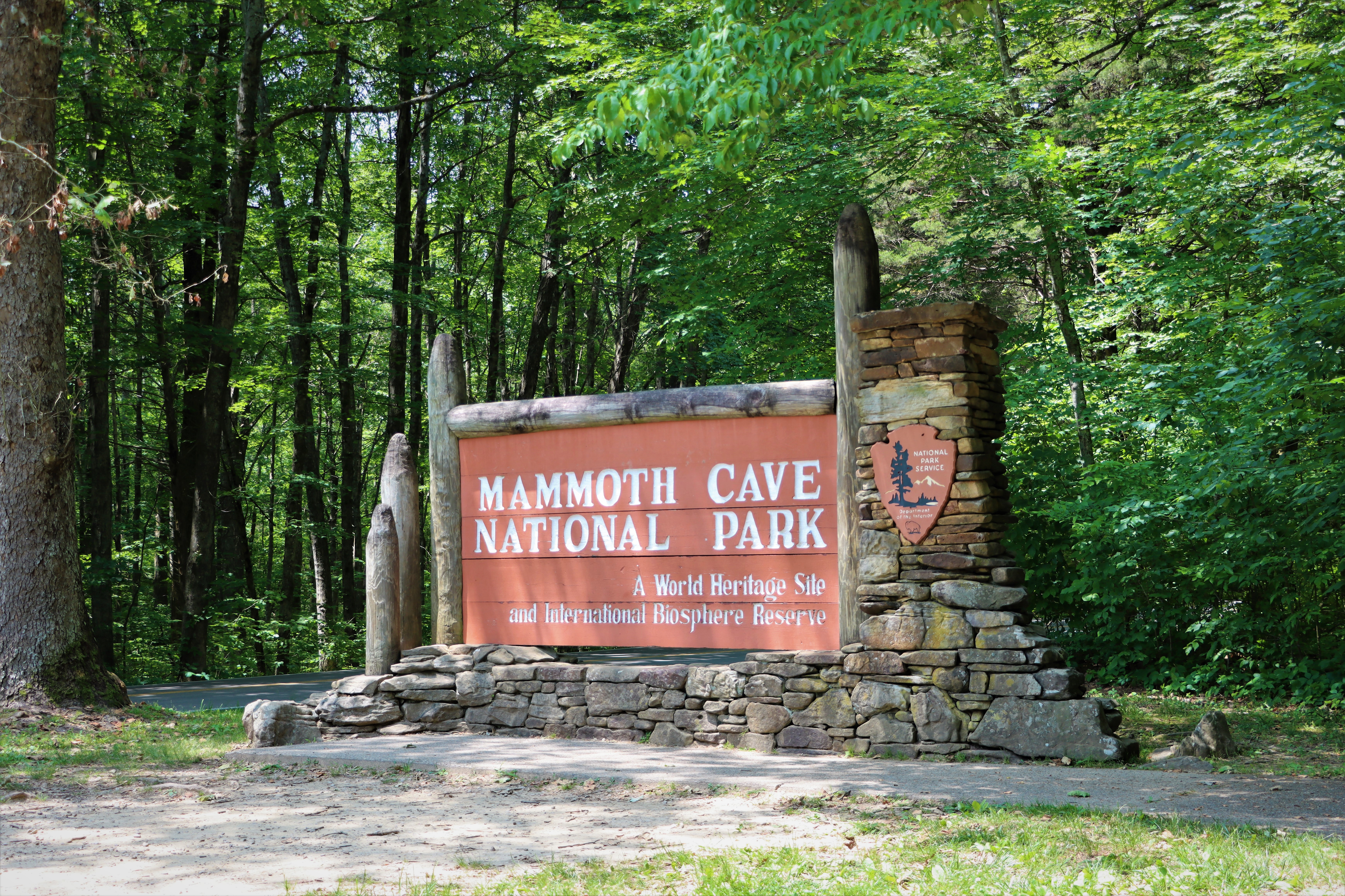 Cave City entrance sign, Mammoth Cave National Park Park entrance sign reading "Mammoth Cave National Park, a World Heritage Site and International Biosphere Reserve"