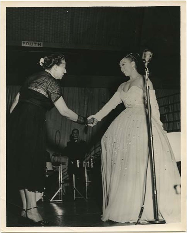 Dr. Dorothy Boulding Ferebee and Josephine Baker shake hands