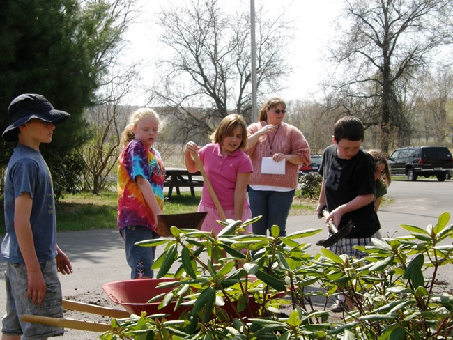 Volunteers helping during National Park Week
