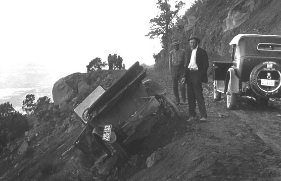 Motor vehicle accident on the Knife Edge Road in 1920 Motor vehicle accident on the Knife Edge Road in 1920