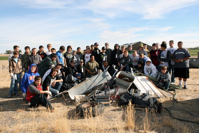 Buhl 8th Grade Students volunteer to clean up the Fire Station area out at Minidoka NHS. Buhl 8th Grade Students volunteer to clean up the Fire Station area out at Minidoka NHS.