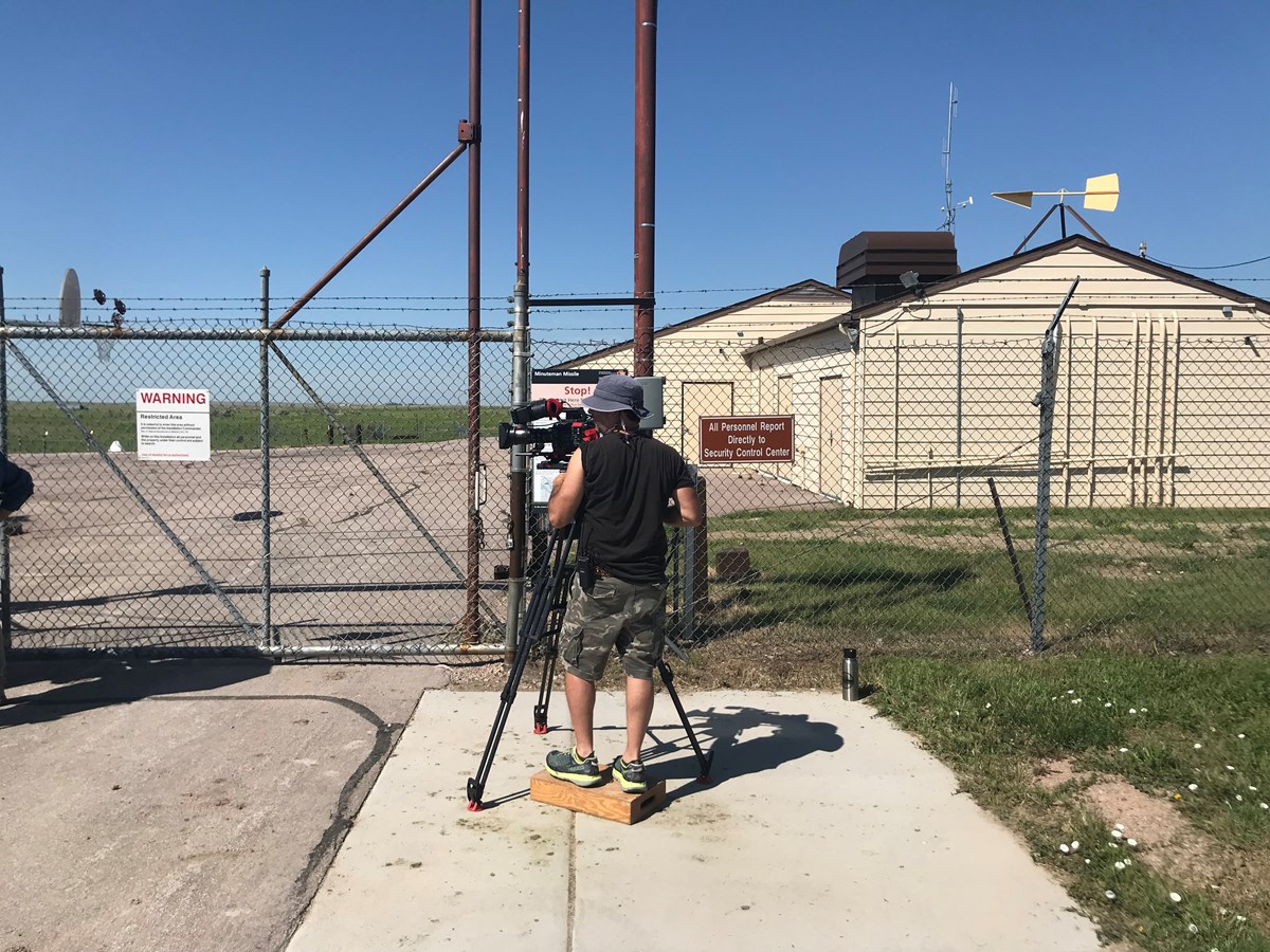 Cameraman in front of the Delta-01 gate