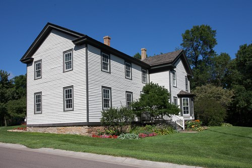 A white house.