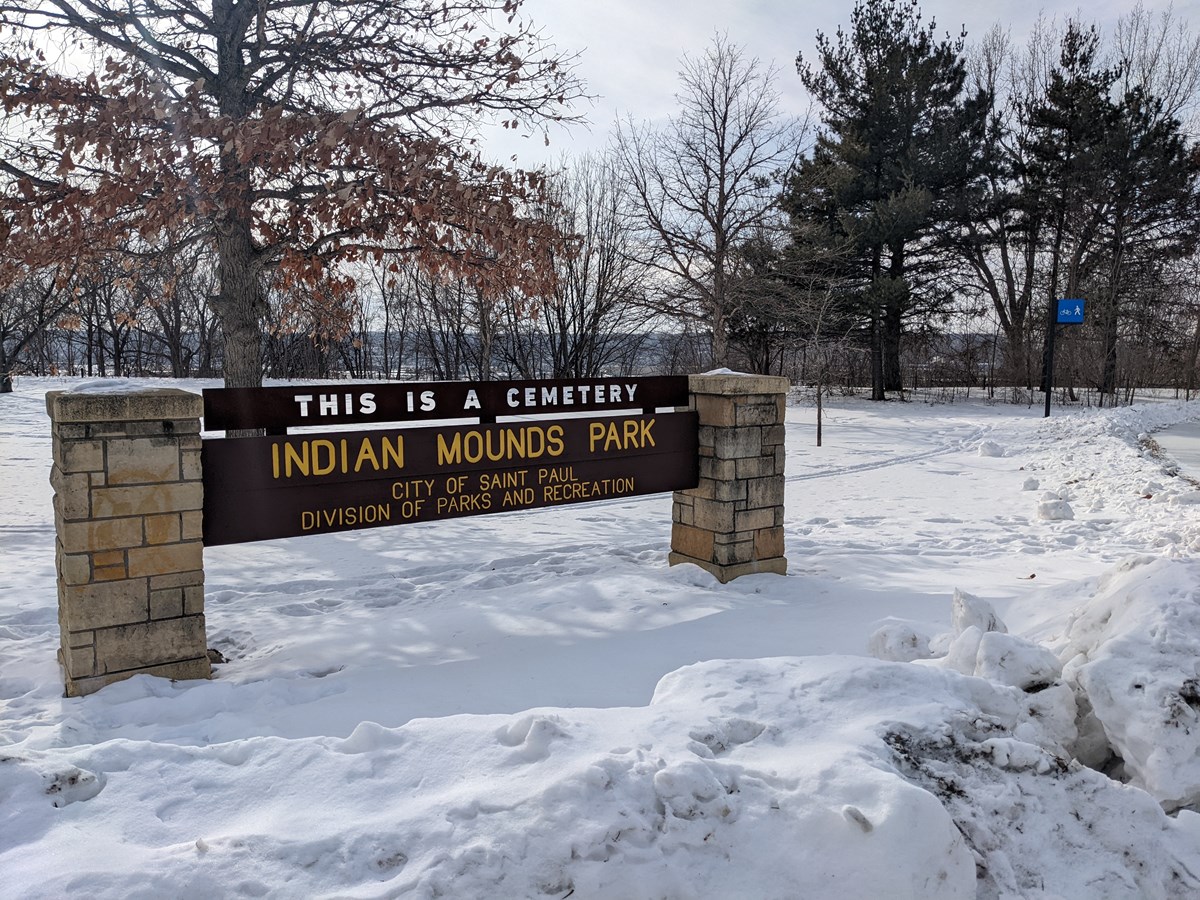 A sign that reads Indian Mounds Regional Park.