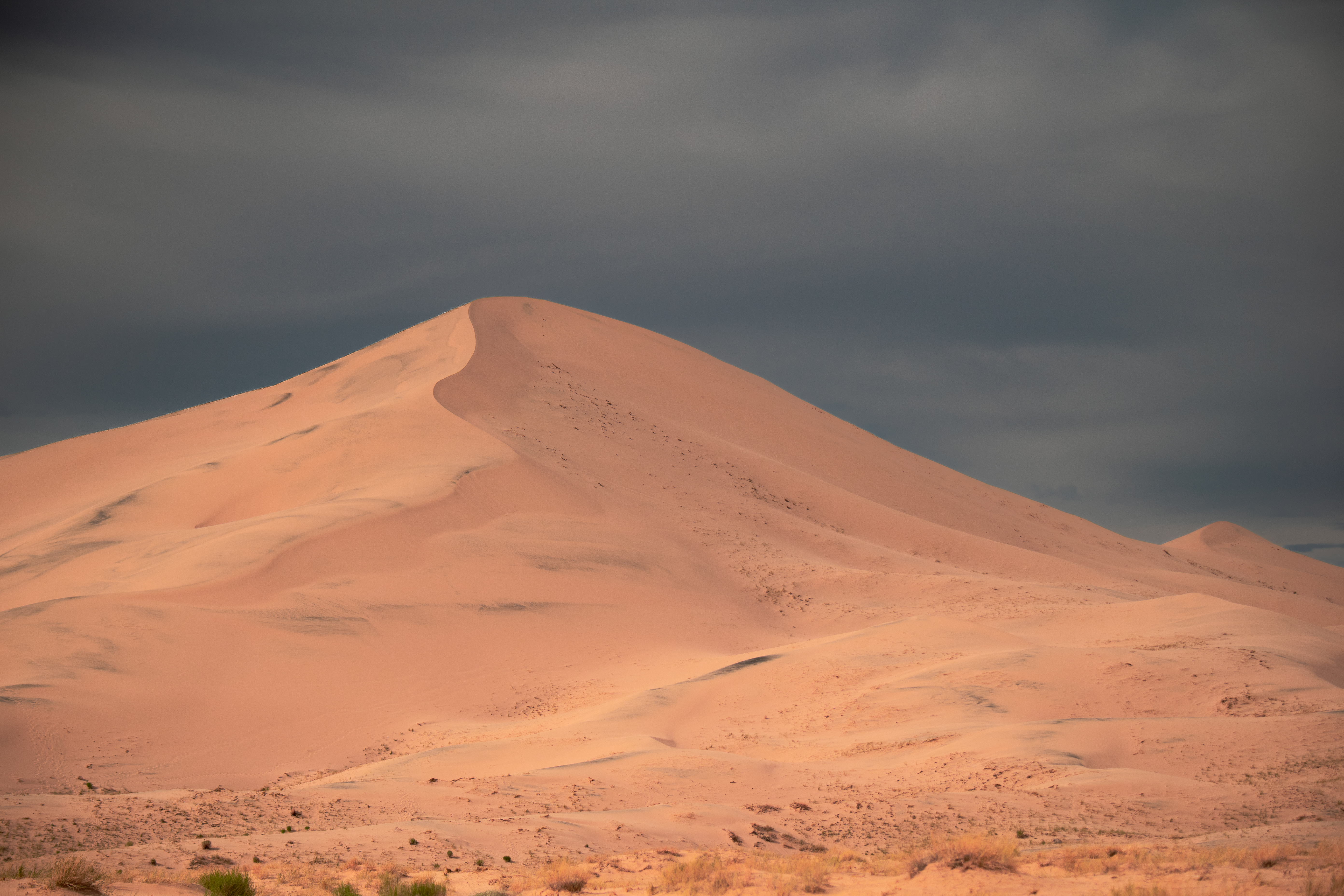 Ironhorseoverland Kelso Dunes (5) A sking large sand dune stands out against a cloudy sky