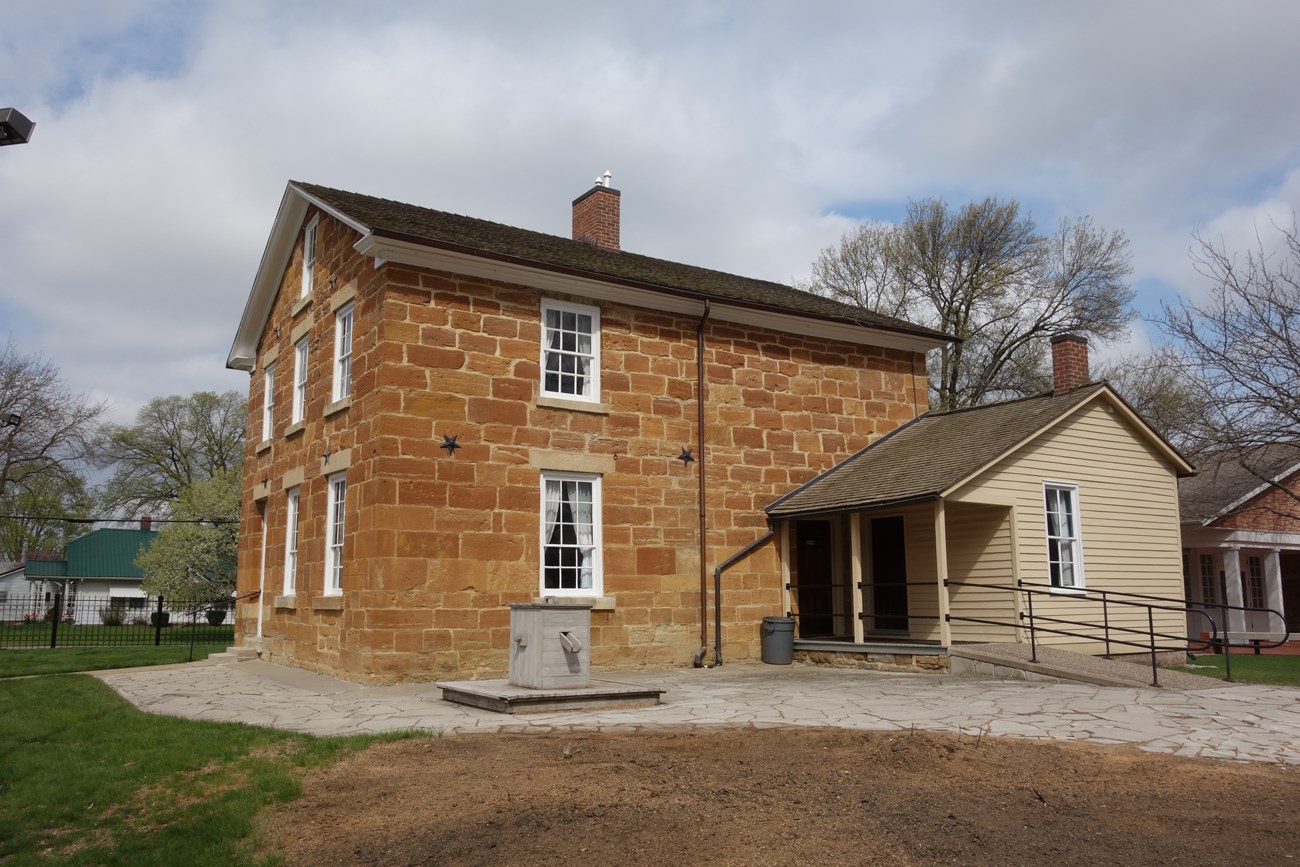 Carthage Jail Illinois Exterior
