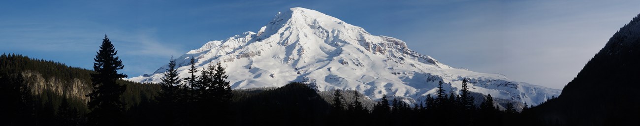 A panoramic view of Mount Rainier.