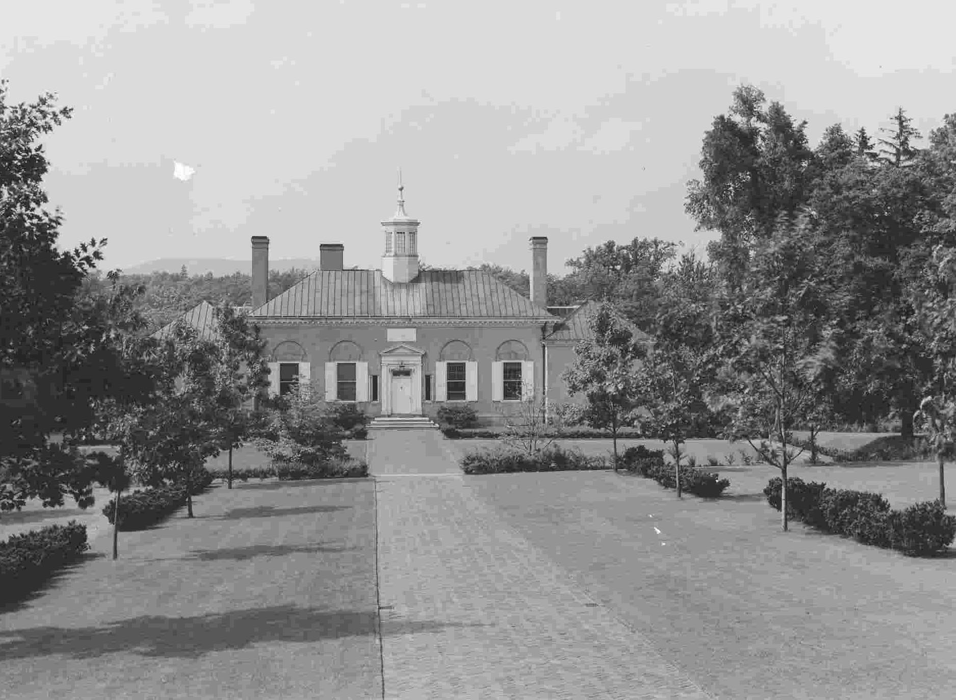 Photo of the Washington's Headquarters Museum shortly after completion n 1938.  Building facade is patterned after Washington's Mount Vernon.