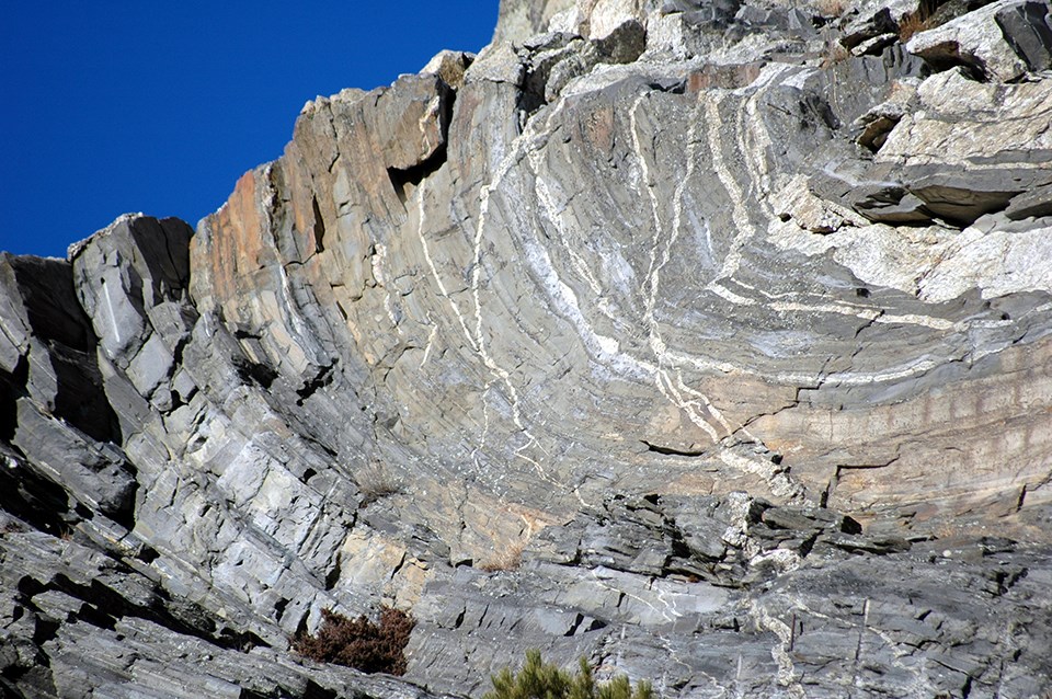 Folded rocks with veins of granite on Mount Rushmore below the sculpted faces.