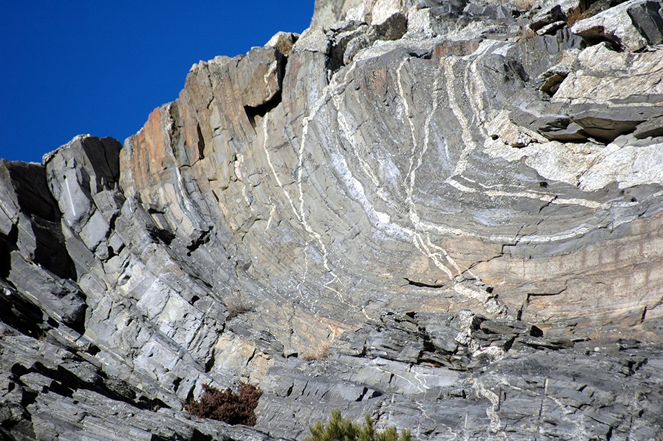 Folded rocks with veins of granite on Mount Rushmore below the sculpted faces. Folded rocks with veins of granite on Mount Rushmore below the sculpted faces.