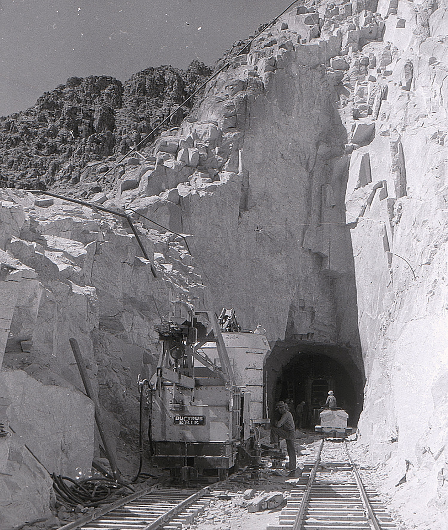 Building of Coxcomb Tunnel