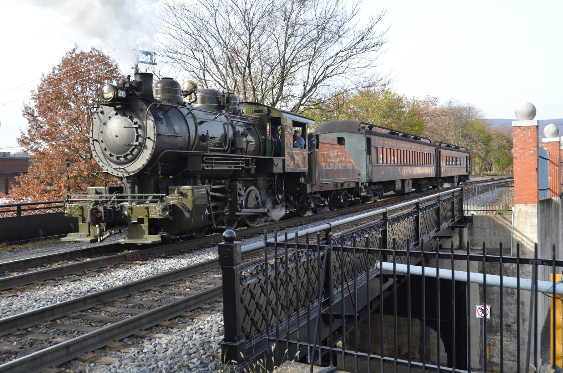 Baldwin Locomotive Works number 26 crossing South Washington Avenue bridge