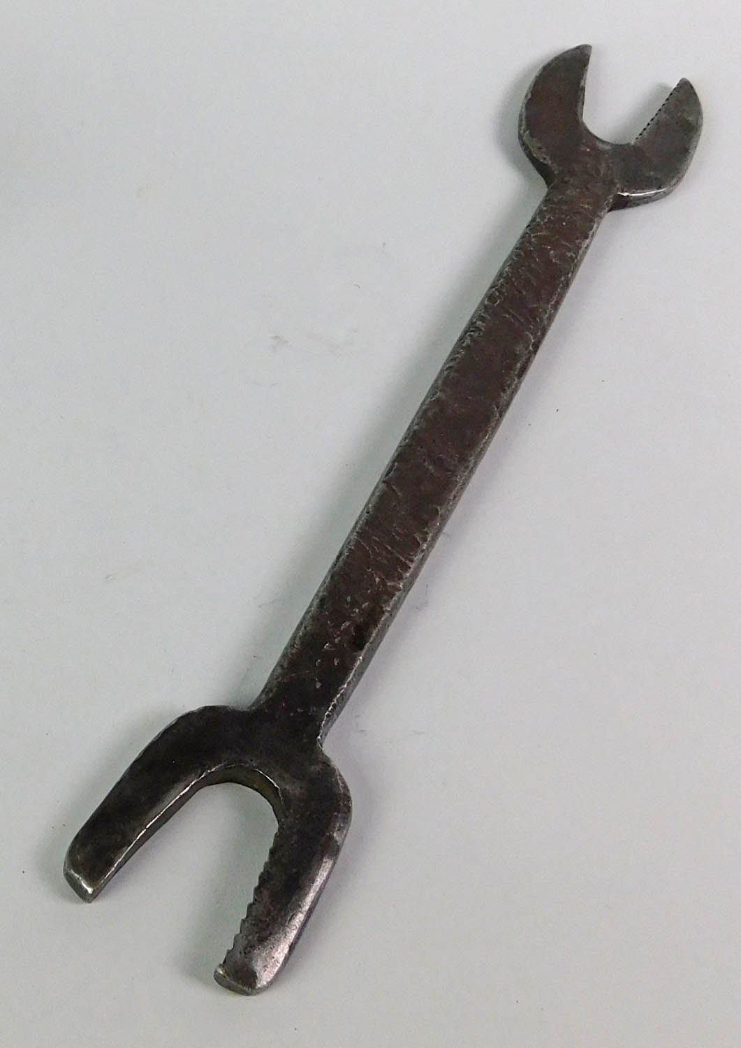 Alligator Wrench