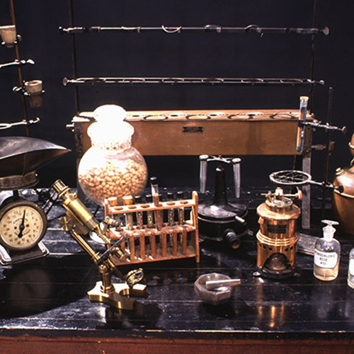 George Washignton Caver's labortatory set up