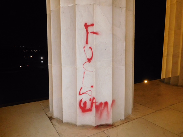 Graffiti on column at Lincoln Memorial