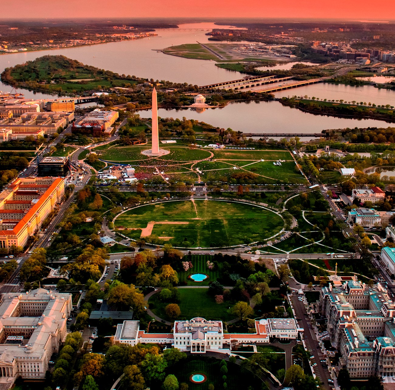 Aerial view of the National Mall from Lafayette park to the Washington Monument