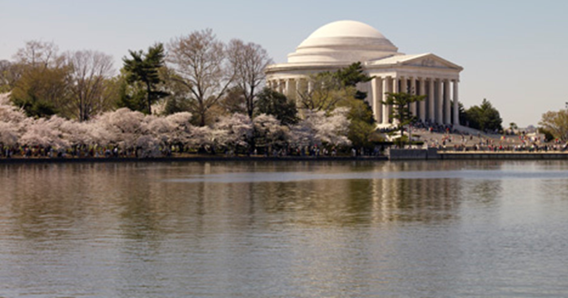 TJ across tidal basin Thomas Jefferson Memorial across the tidal basin