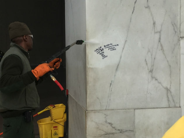 NPS employee removes graffiti at Lincoln Memorial