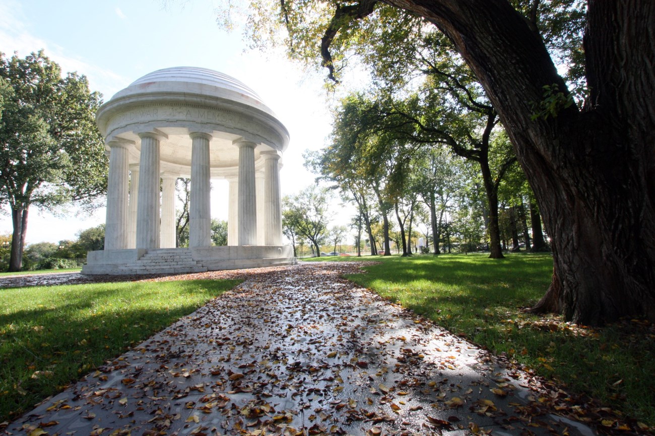 DC War Memorial in autumn