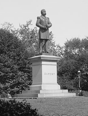 Photo of Samuel Dupont statue