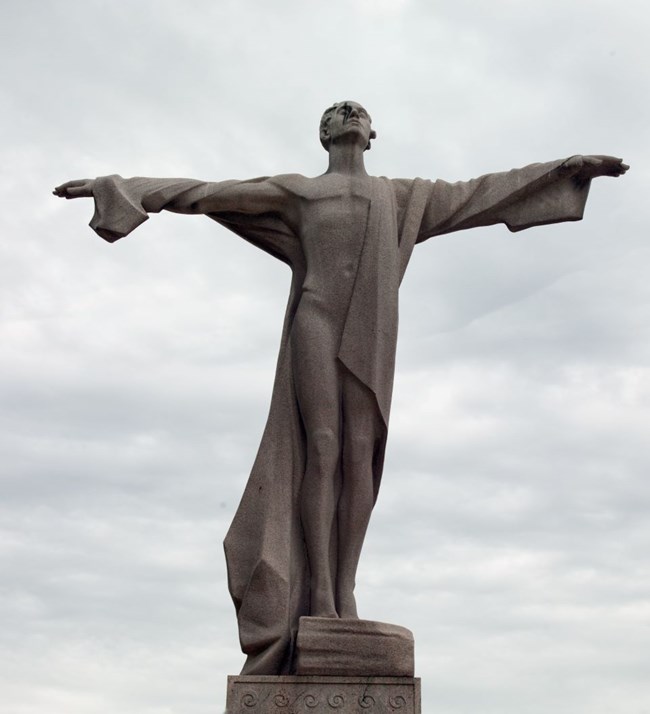 Image of Titanic Memorial sculpture