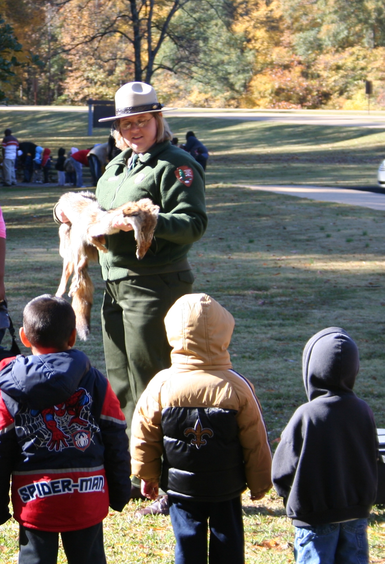 Students learn about the animals of the Parkway during a skins and skulls program. Students learn about the animals of the Parkway during a skins and skulls program.