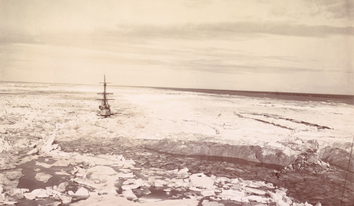 Picture of a whaleship stuck in the Arctic ice.