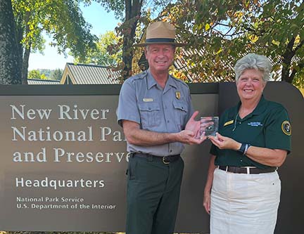 volunteer receiving award from Park Superintendent volunteer receiving award from Park Superintendent