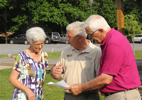 Grandview volunteers provide visitor information.