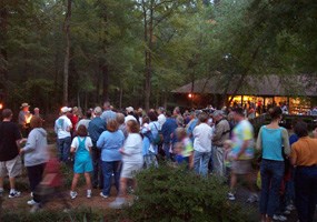 Crowd waits for Candlelight Tour to begin 2004