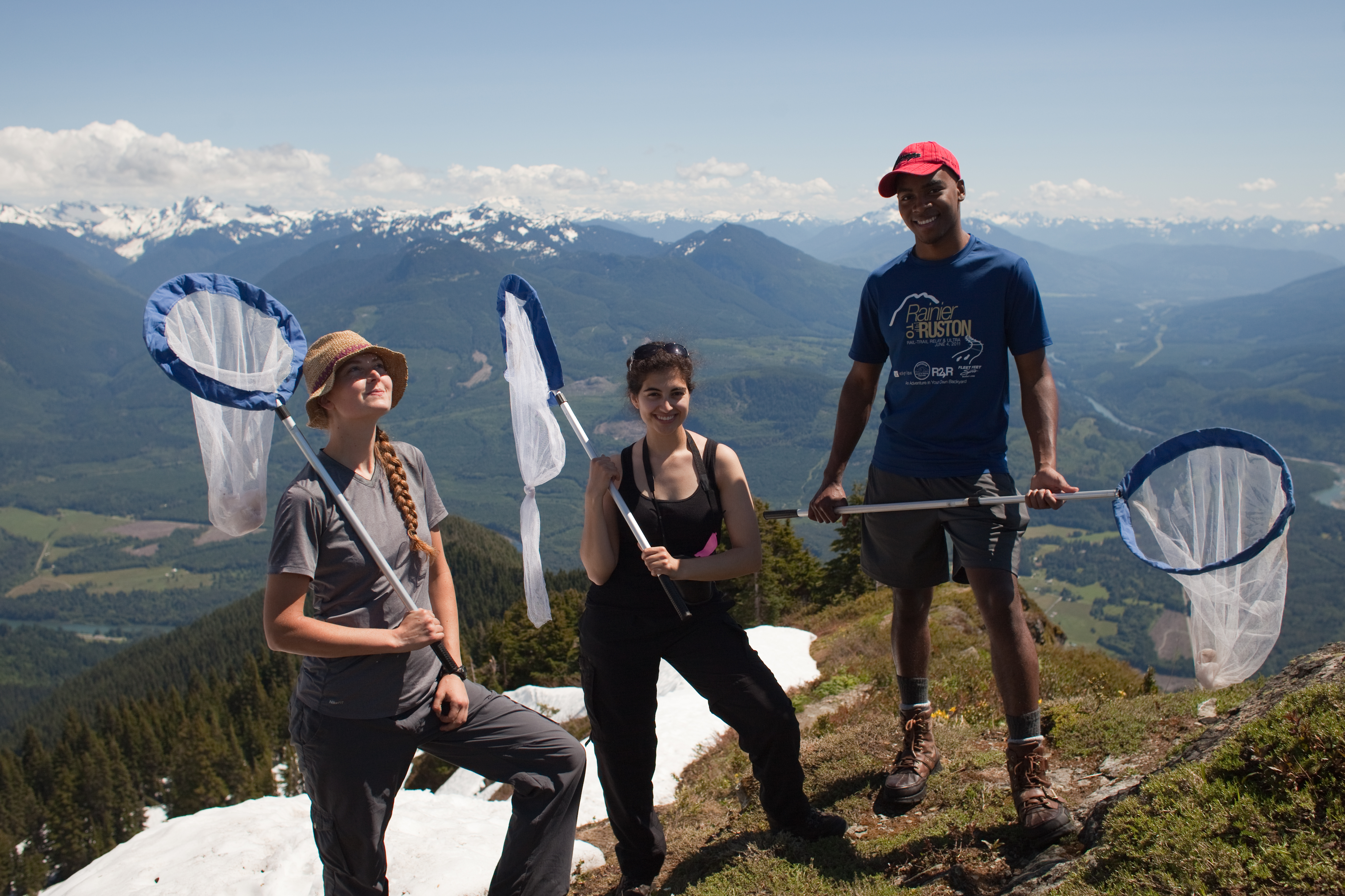 Part of the citizen science team poses on Sauk Mountain.
NPS/Karlie Roland Part of the citizen science team poses on Sauk Mountain.
NPS/Karlie Roland