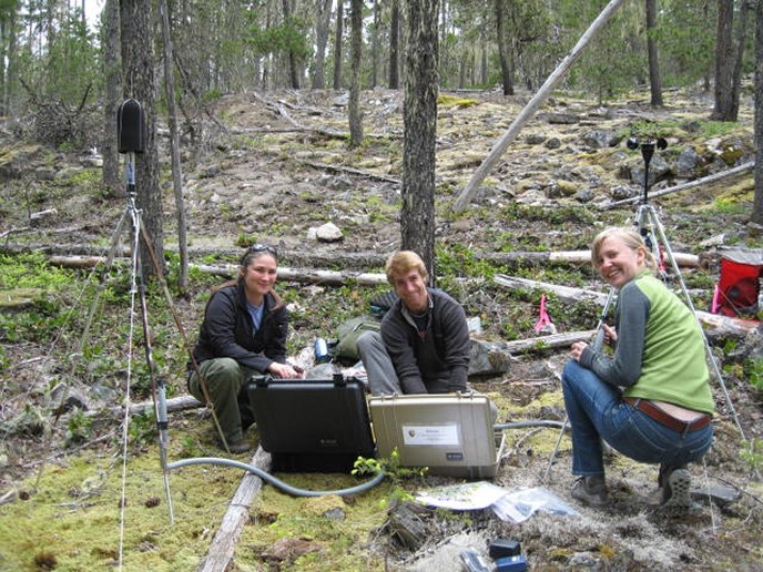 Setting up an acoustic monitoring station at Thunder Knob, one of the most popular trails in the park. Image Credit: NPS/NOCA