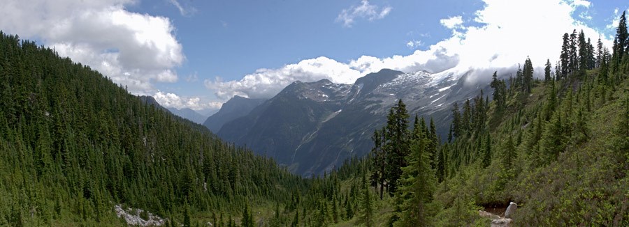 Panoramic views abound atop Whatcom Pass on the Beaver Loop. NPS/Michael Silverman