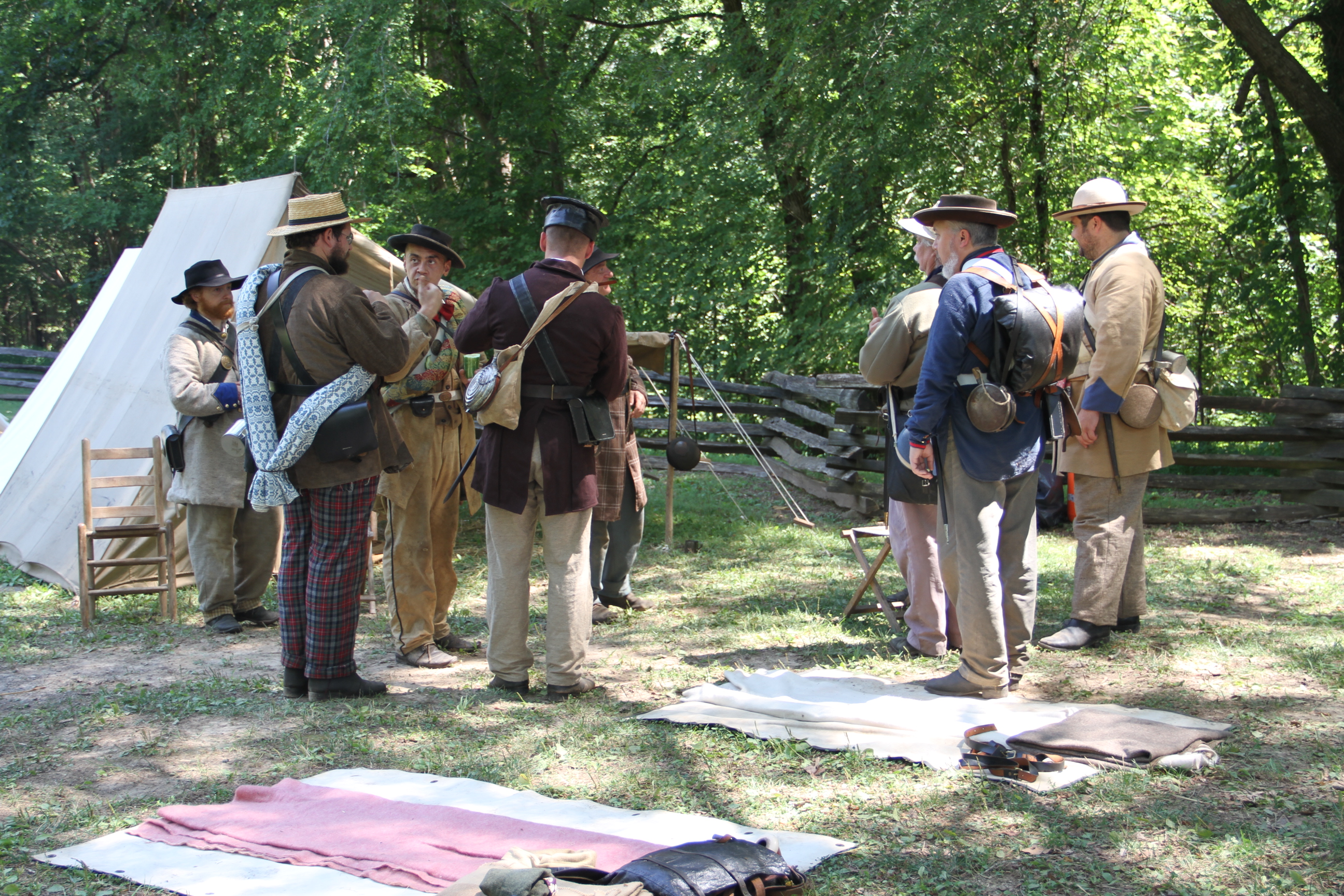 soldiers encamped at Ft Donelson