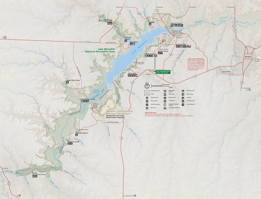 Map of Lake Meredith National Recreation Area in Texas. The park area is shown in green, the lake and the Canadian River in blue, roads as red lines, and other terrain in beige.