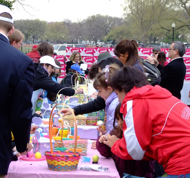 Children color eggs
