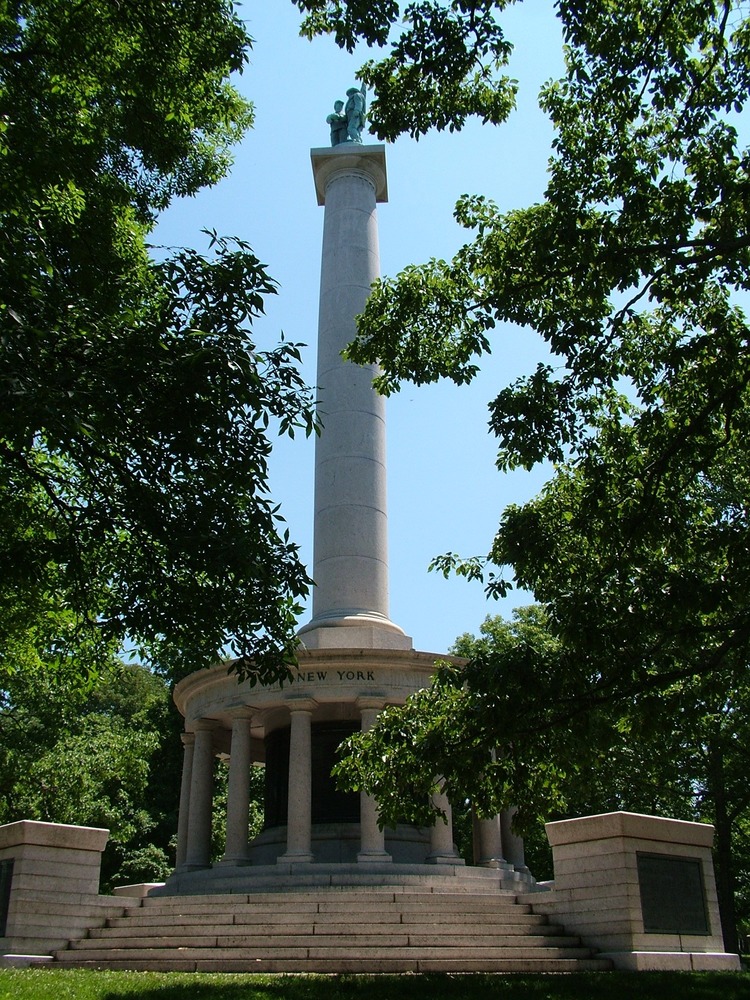 Made of Tennessee marble and pink Massachusetts granite, the 95-foot tall New York Peace Monument features a Confederate and Union soldier shaking hands.